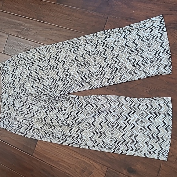 JM Collection Brown, Tan & Cream Chevron Print Wide Leg Pants size Large - Picture 2 of 9